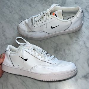 Nike tennis shoes size 9